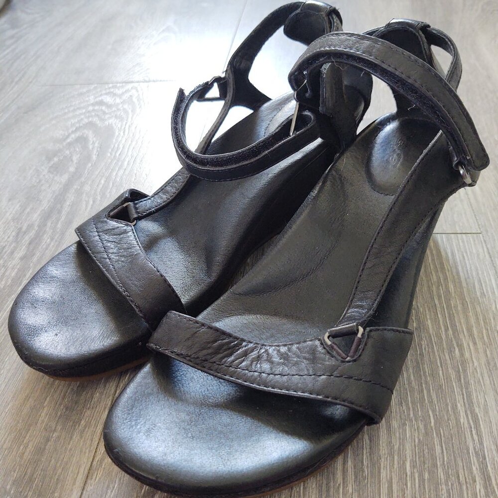 Teva Strappy Wedge Sandals Size 7.5